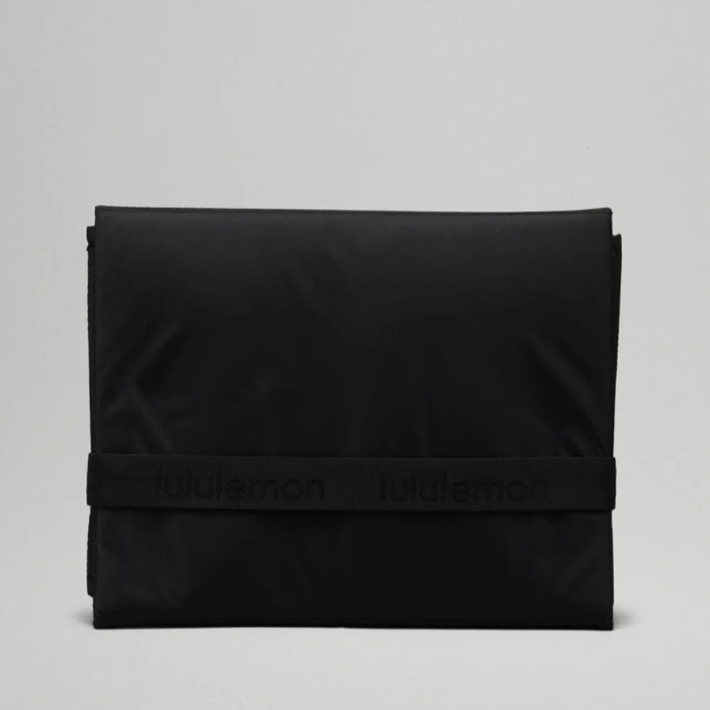 Lululemon New Parent Backpack in Black/Silver Drop - Picture 8 of 11